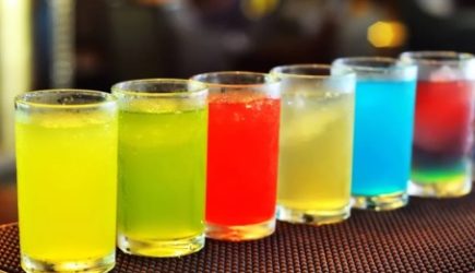 Назван самый опасный напиток для пожилых людей