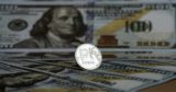Курс доллара поднялся до 101 рубля впервые с 14 августа
