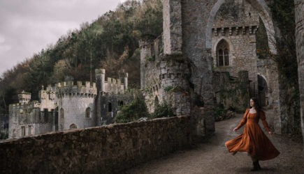 РЕН ТВ расскажет, зачем дамы Средневековья выбривали себе брови