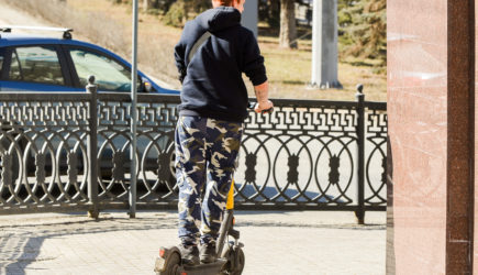 В челябинском городе квартира сгорела из-за электросамоката. Фото