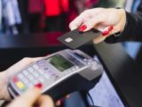 Почему нельзя давать карту в руки кассирам: рискуете потерять все деньги