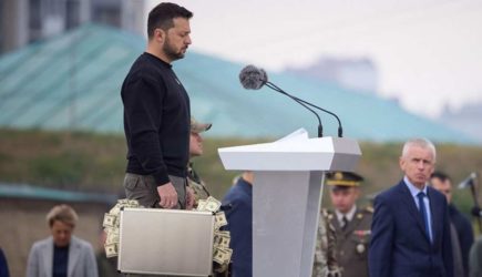 Зеленский боится остаться без денег