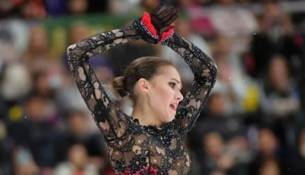 &laquo;Волочкова, учись!&raquo;: Загитова с широко раздвинутыми ногами опозорилась на льду