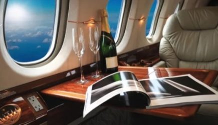 Пять знаков зодиака разбогатеют в 2024 году и купят жилье: кто в списке