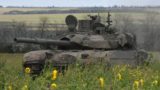 В зоне СВО заметили экранированный Т-90М