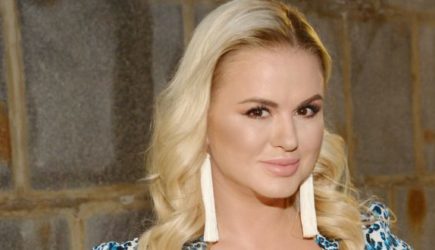 Какой размер груди у Анны Семенович?