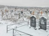 Оказывается, вот сколько зарабатывают могильщики на российском кладбище