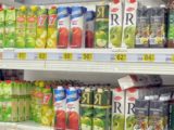 Диетолог объяснил вред магазинных соков