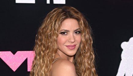 Бывший муж Шакиры резко провалился в яму под крики толпы (видео)