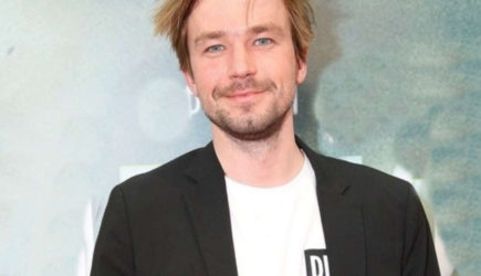 Александр Петров выложил откровенные фото молодой жены