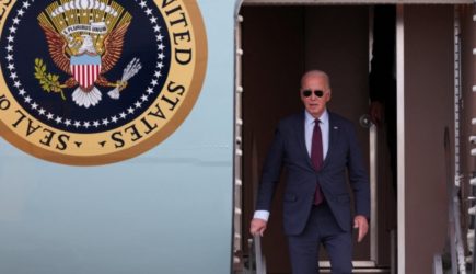 CNN: Байден подпишет закон о финансировании без помощи Украине и Израилю