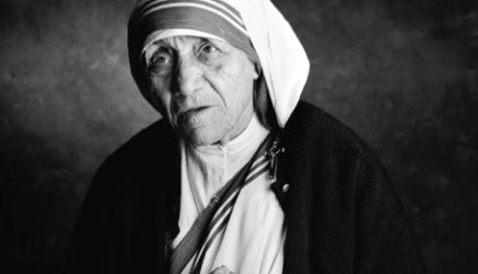 Мать Тереза &mdash; жестокая женщина, по вине которой приняли мученическую смерть тысячи людей