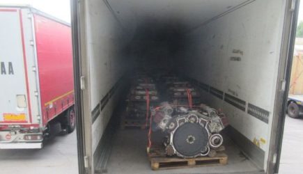 Военная контрабанда из&nbsp;России: на&nbsp;границе с&nbsp;Казахстаном задержали двигатели для БМП