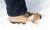 Ноги не будут скользить даже в гололед: 1 гениальный трюк сделает обувь устойчивой