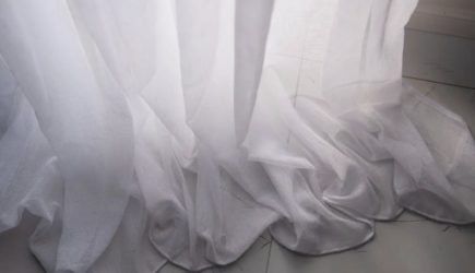 Всего 1 ложка — желтый тюль мгновенно станет белее снега: лучше любой химии