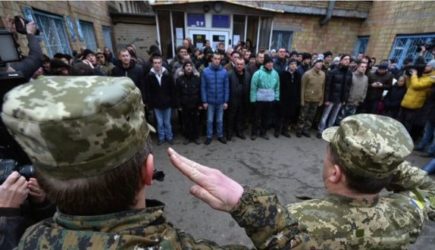 &laquo;Карликовый президент-мошенник и&nbsp;400&thinsp;000 украинских жизней&raquo;: американцы о&nbsp;Зеленском