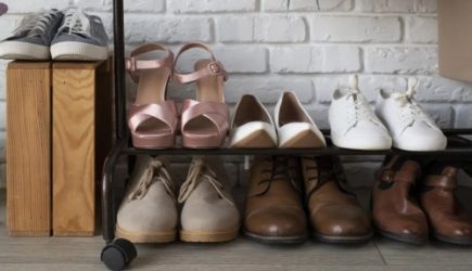 Зачем хитрые хозяйки натирают обувь хлоргексидином: обалдеете, когда узнаете