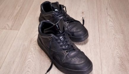 Всего 2 чайные ложки прямо в ботинок: насыпьте кофе в зимнюю обувь &mdash; результат убойный