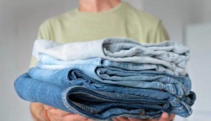 Жирное пятно на джинсах &mdash; не беда: копеечные средства легко решат проблему