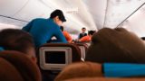 Почему стюардесс заставляют носить юбки: ответ ошеломит