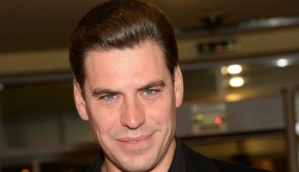 «Живу благодаря молитвам»: куда пропал Дюжев после травли