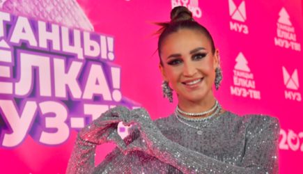 Бузова оказалась вынуждена наладить общение с Давой в рамках шоу &laquo;Сокровища императора&raquo;