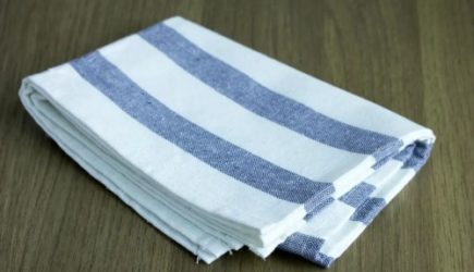 Засаленные кухонные полотенца станут как новые: никакого замачивания и кипячения &mdash; копеечный способ