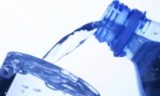 Опасность в обычной бутылке: исследовав простую воду, ученые ахнули — этого никто не ждал