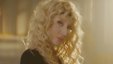 &laquo;Едут только зарабатывать&raquo;: в&nbsp;России начали отменять концерты Кристины Орбакайте