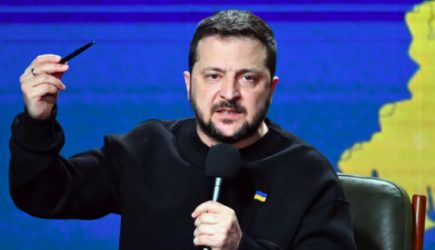 Зеленский подписал указ об &laquo;исторически населенных украинцами&raquo; территориях России