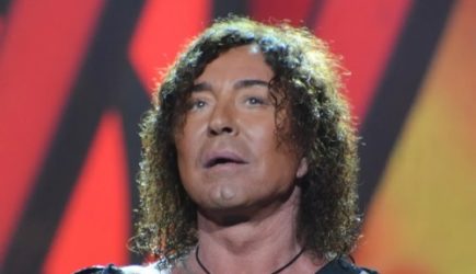 Без накладных кудрей и тонны &laquo;тоналки&raquo;: Леонтьев в обычной жизни выглядит совсем по-другому (фото)