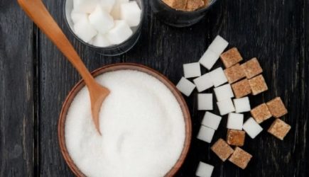 Нет сил сдерживаться &mdash; тянет на соленое и сладкое: врач объяснила, с чем это связано