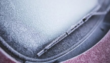 Вооружитесь носками и идите к машине &mdash; дворники больше не замерзнут