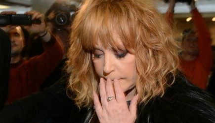 «Проклятие» из «Бриллиантовой руки» может обрушиться на Пугачёву. С одной поправкой