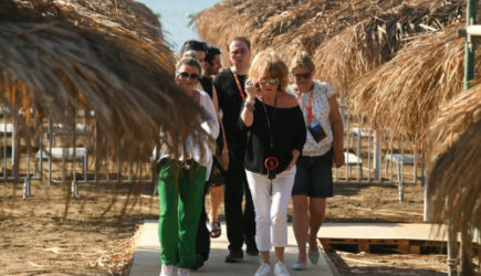 «Хоть бы одна каналья узнала меня»: уехавшая Пугачева страдает без поклонников