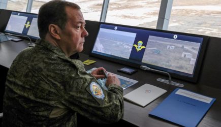 &laquo;Это и есть тот самый апокалипсис. Конец всему&raquo;. Медведев описал сценарий войны России и НАТО