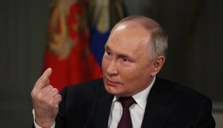 &laquo;Володя, что ты делаешь?&raquo; Путин рассказал о беседе с Зеленским. И спросил его про поддержку неонацистов