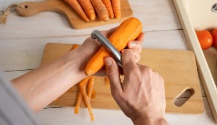 Не выбрасывайте овощные очистки: вы даже не представляете, что с ними можно сделать