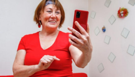 Теперь это будет запрещено. Пенсионеров, у которых есть телефон, ждет новое правило с 26 февраля