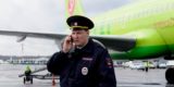 Baza: пассажиры самолета отбили у&nbsp;полиции выпившего участника СВО