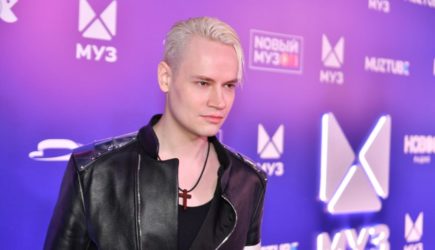 Папки с «компроматом» на SHAMAN раздали гостям престижной премии