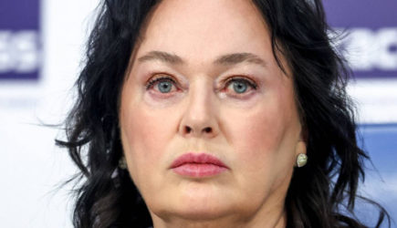 &laquo;Нелепое объяснение&raquo;: Лариса Гузеева предстала с разбитым лицом в синяках и попыталась объяснить, кто ее так