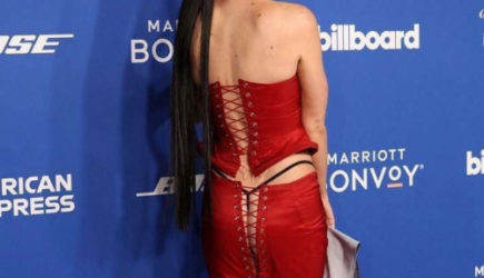 Кэти Перри вышла в свет в провокационном наряде