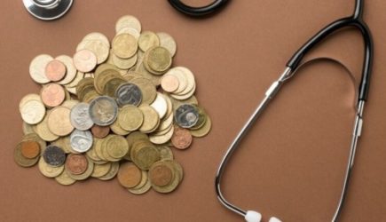 В России повысили спецвыплаты медикам в малых городах и сёлах