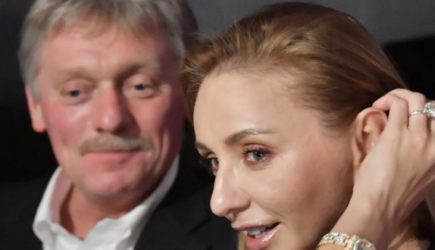 Песков рассказал, что его жена восстановила контакты с подругами-украинками