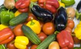 Что сделать, чтобы овощи и фрукты хранились в холодильнике свежими: лежат долго без гнили и плесени