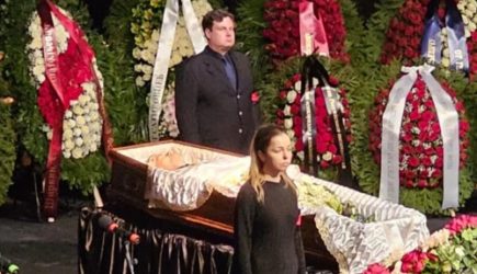 Опубликованы первые кадры Александра Ширвиндта в гробу