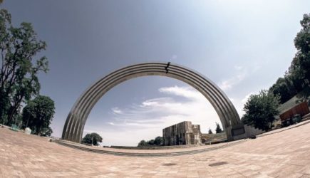 У народа Украины отобрали свободу, отбирают и ее символ — Азаров