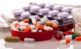 Ученый объяснил, какими напитками запрещено запивать таблетки