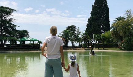 Россиянам раскрыли стоимость летнего отдыха в Абхазии